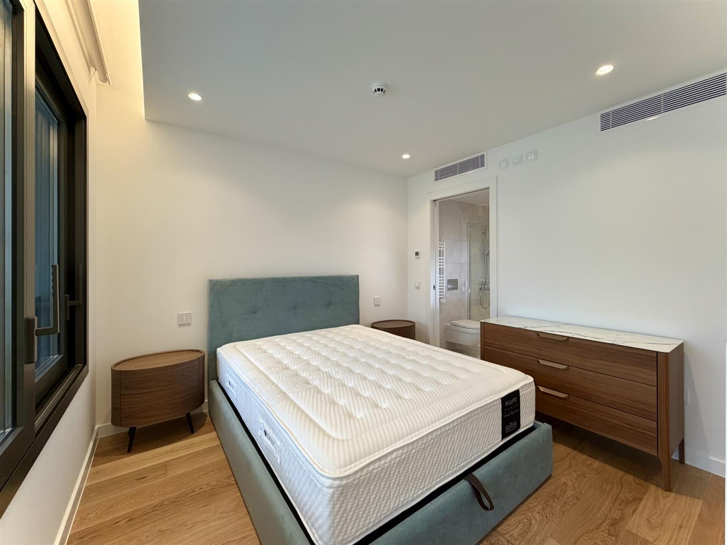 Image of House - 3 Bedrooms - 4 Bathrooms for Sale in North Gorge-Gibraltar, Image 16